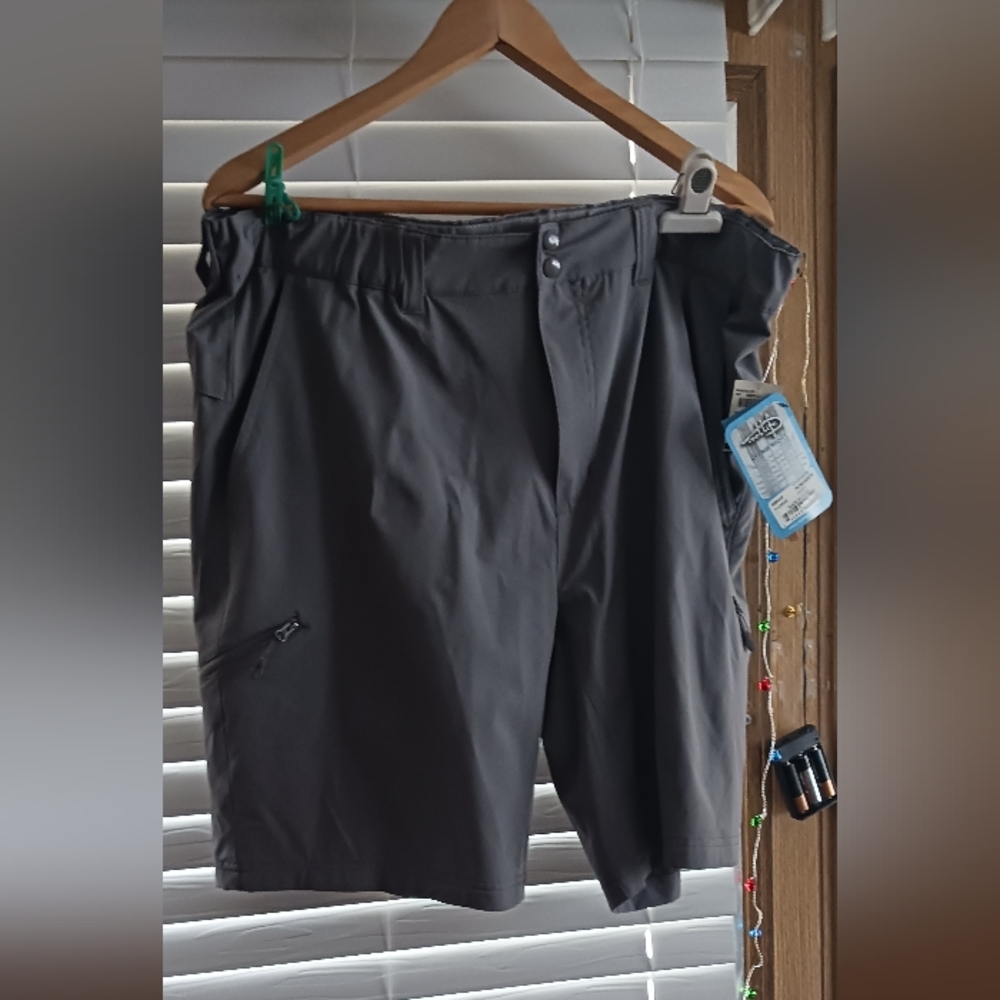 Reel life hybrid shorts NWT